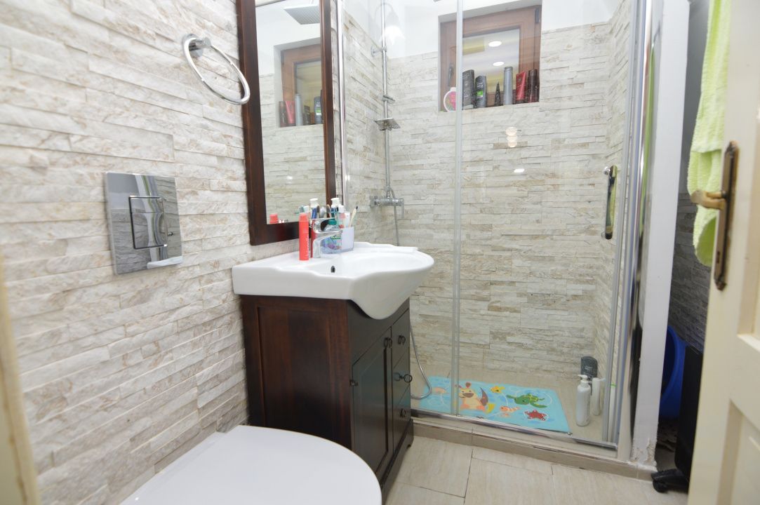 VANZARE VILA 6 CAMERE MANECIU-CHEIA – fotografia 14 din 40