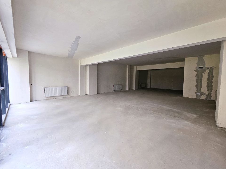 Spatiu ideal servicii/retail/showroom, parcare inclusa – fotografia 2 din 16