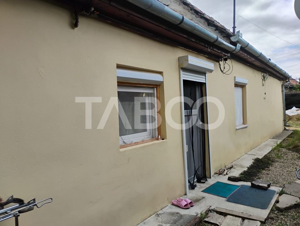 Casa de vanzare 2 camere front stradal 30m teren 1000mp in Seica Mare – fotografia 1 din 9