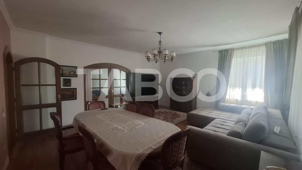 Apartament 4 camere 155 mp 2 balcoane garaj inchis Central Sibiu – fotografia 2 din 11