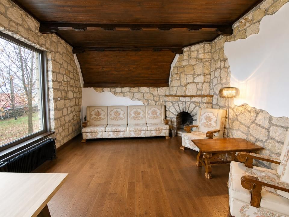 Casa de vanzare in Oradea,teren 3000 mp,zona de dealuri, priveliste spre oras – fotografia 1 din 14