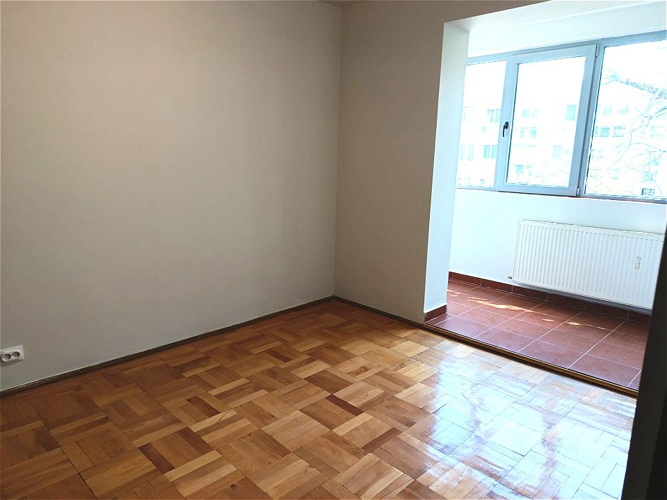 Vanzare apartament 3 camere, renovat complet, Piata Minis / Titan – fotografia 4 din 8