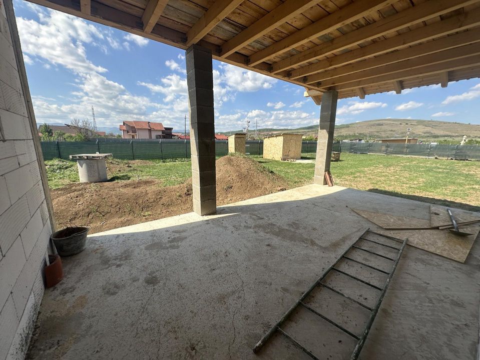 Casa in Rosu Teren 570 mp sau 1134 mp Terasa mare imprejmuit Barabant Alba – fotografia 2 din 21