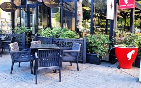 CAFENEA & RESTAURANT BISTRO DE VANZARE –  CENTRUL VECHI TARGOVISTE