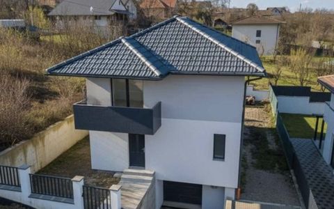 Casă nouă, modernă și spațioasă în centru Dezmir 203 mp cu garaj