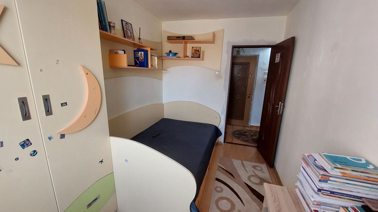 Apartament trei camere semidecomandat, etajul 5, Craiovita zona Niella – fotografia 4 din 7