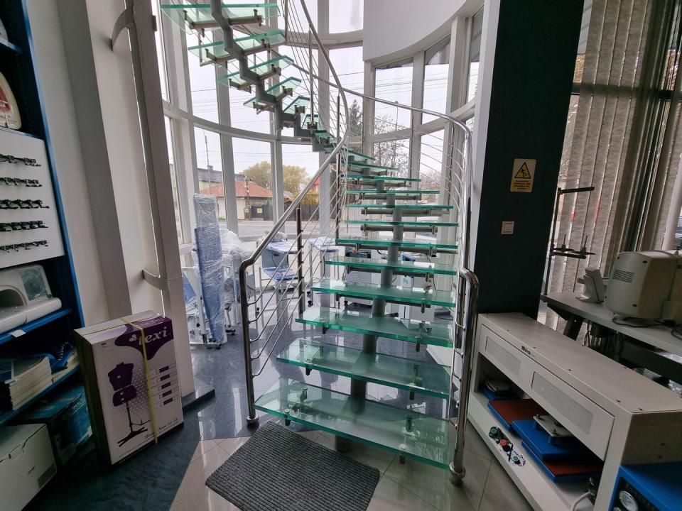 Showroom și birouri pe Calea Romanului – 550 mp, proprietate închiriată – fotografia 13 din 16