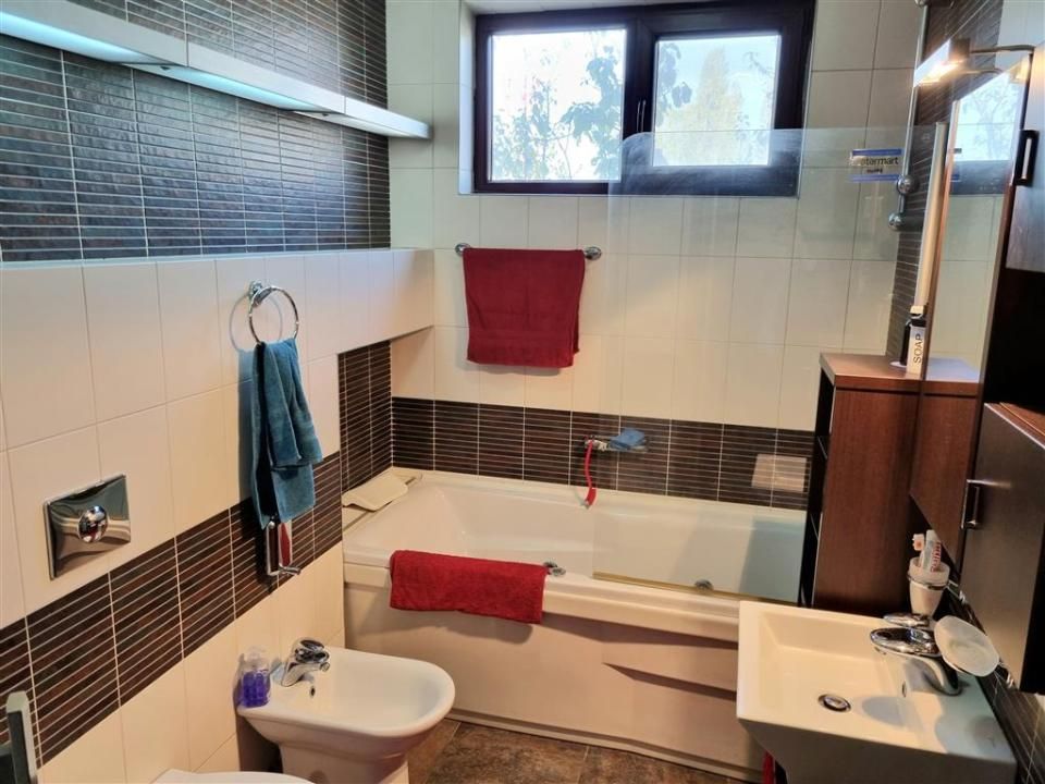 Vila zona Baneasa - Aleea Teisani | Teren 990 | Constructie 2006 | – fotografia 10 din 26