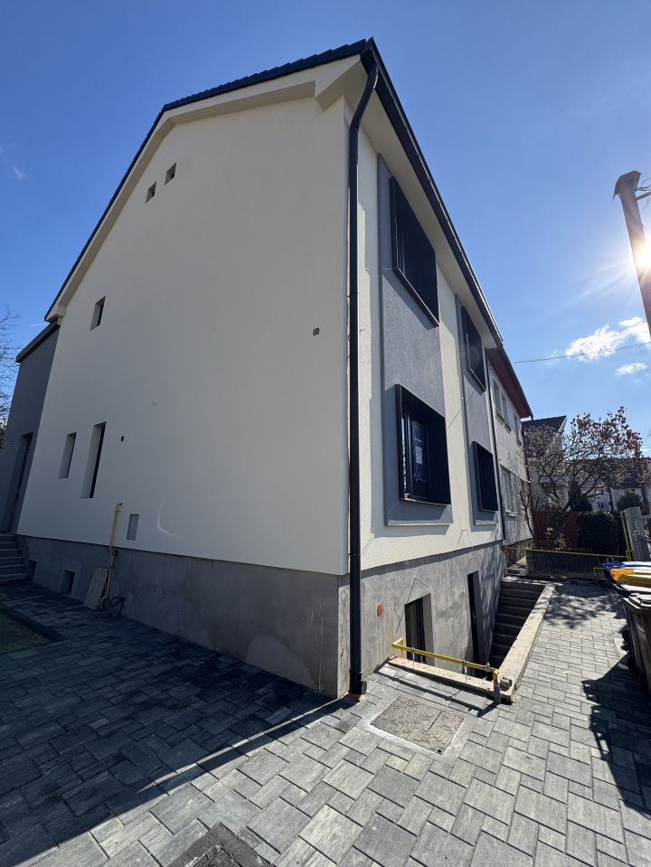 Casa renovată recent - Premium cu Dublă Destinație - Sibiu – fotografia 1 din 15