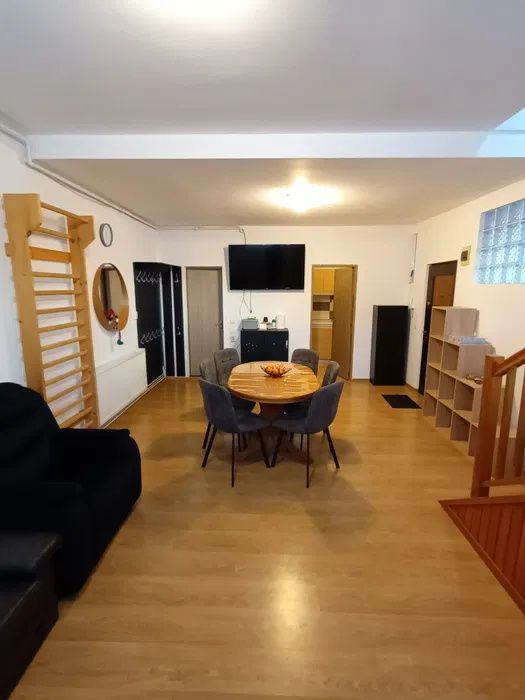 Apartament 3 camere, 85mp, 2 niveluri, zona centrala – fotografia 1 din 8