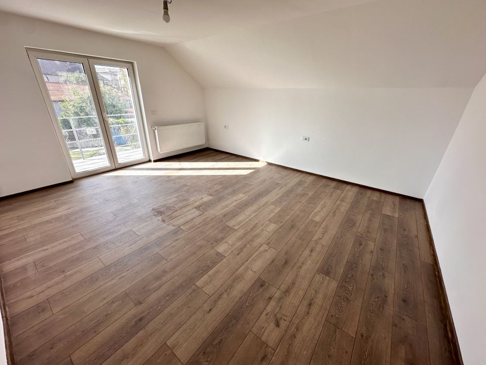CASA DE VANZARE I 246 MP UTILI I TEREN 446 MP I COMPARTIMENTATA IN 5 APARTAMENTE – fotografia 1 din 28
