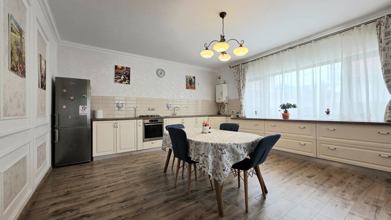Vilă P+1 spațioasă – Năvodari, zona centrală – fotografia 7 din 29