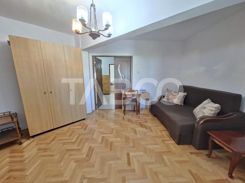 Apartament de inchiriat 2 camere zona Strand etaj 3 bucatarie separata – fotografia 4 din 18