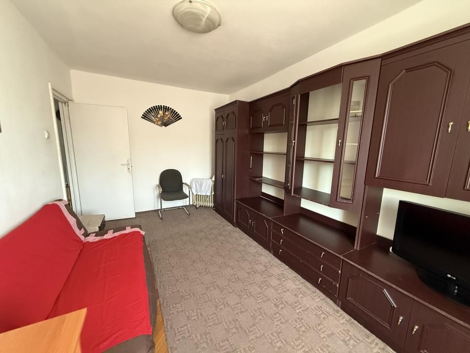 Apartament cu o camera, etaj 3, bloc izolat - Olimpia Stadion – fotografia 2 din 8