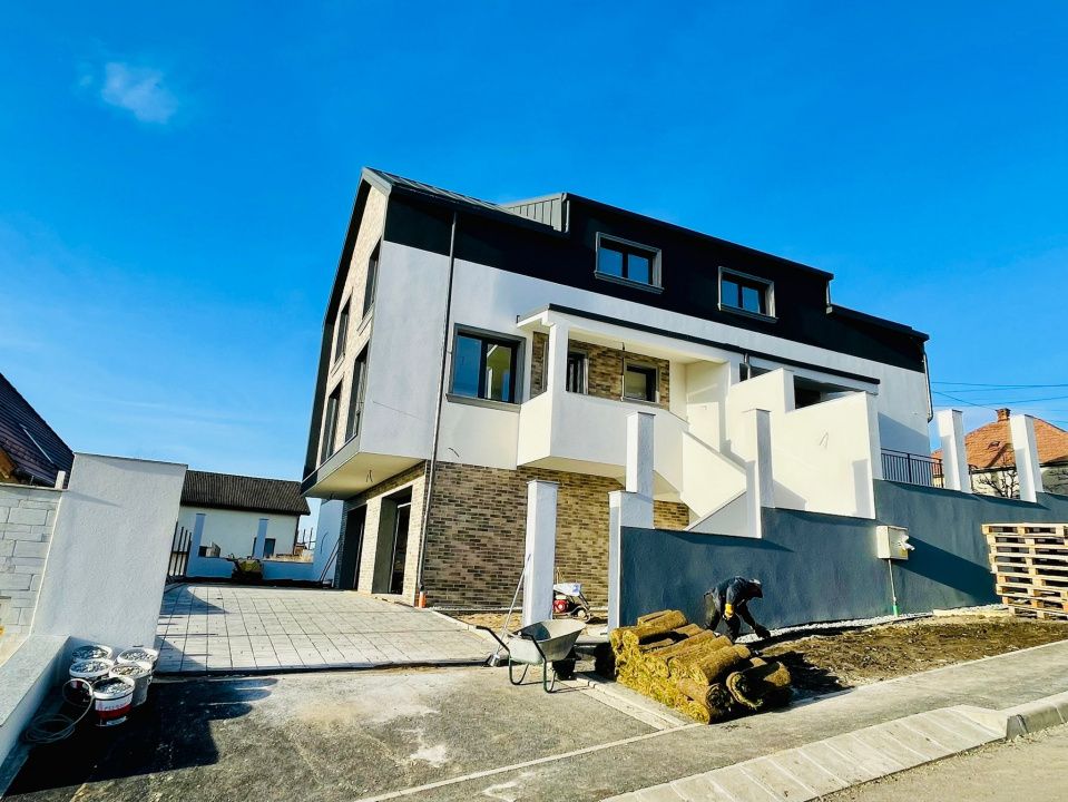 Duplex cu arhitectură deosebită și panoramă spre oraș | Dâmbul Rotund – fotografia 5 din 13
