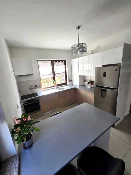 Duplex de vânzare | Curte generoasă | Stradă privată | zona Terra – fotografia 2 din 10