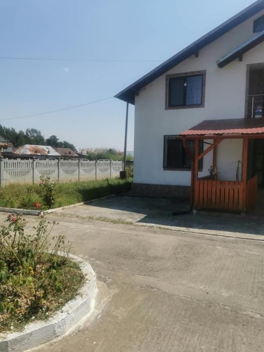 Casă spațioasă de închiriat în Ungureni – Dambovita – fotografia 2 din 24
