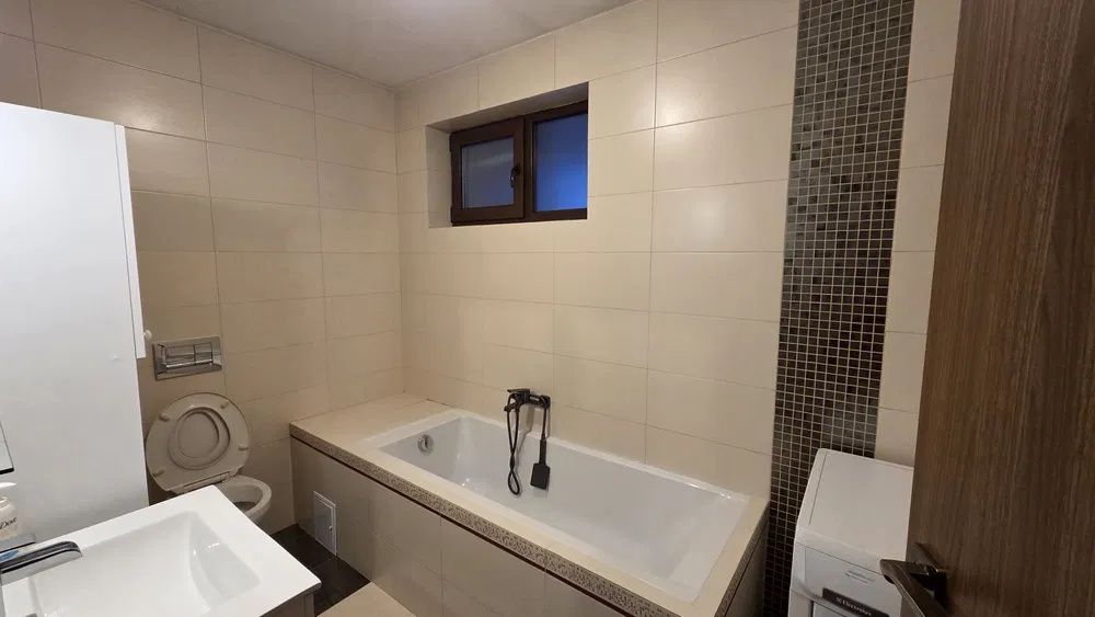 CASĂ DE ÎNCHIRIAT CU 5 CAMERE, 3 BĂI ȘI TERASĂ – COMPLET MOBILATĂ ȘI UTILATĂ – fotografia 8 din 8
