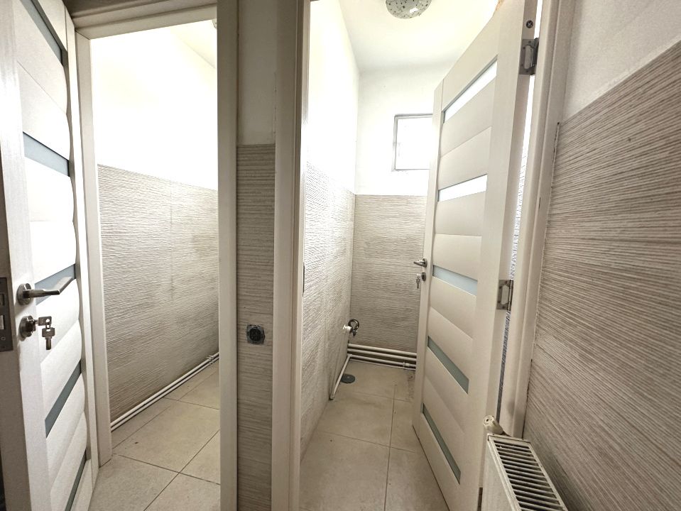 DEPOZIT 450 mp. Birouri Hala si TEREN Imprejmuit 4077 mp Asfalt - Utilitatile – fotografia 10 din 29