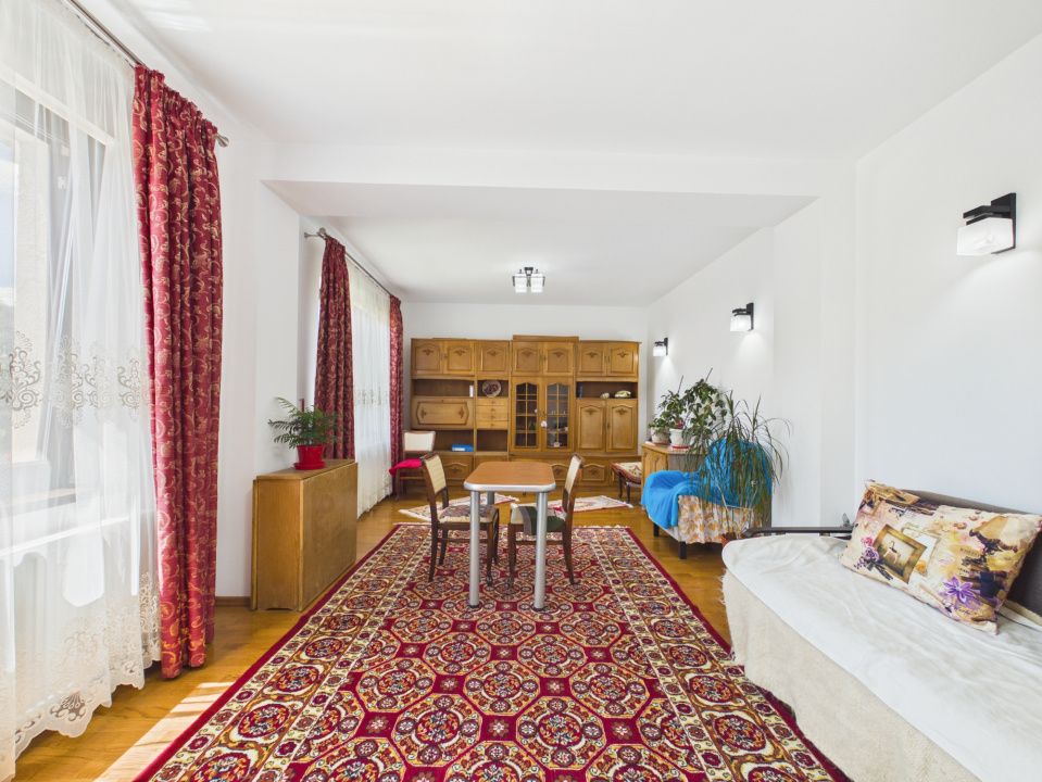 Casa cu priveliste de vis si potential turistic sau investitie in zona Bran – fotografia 9 din 46