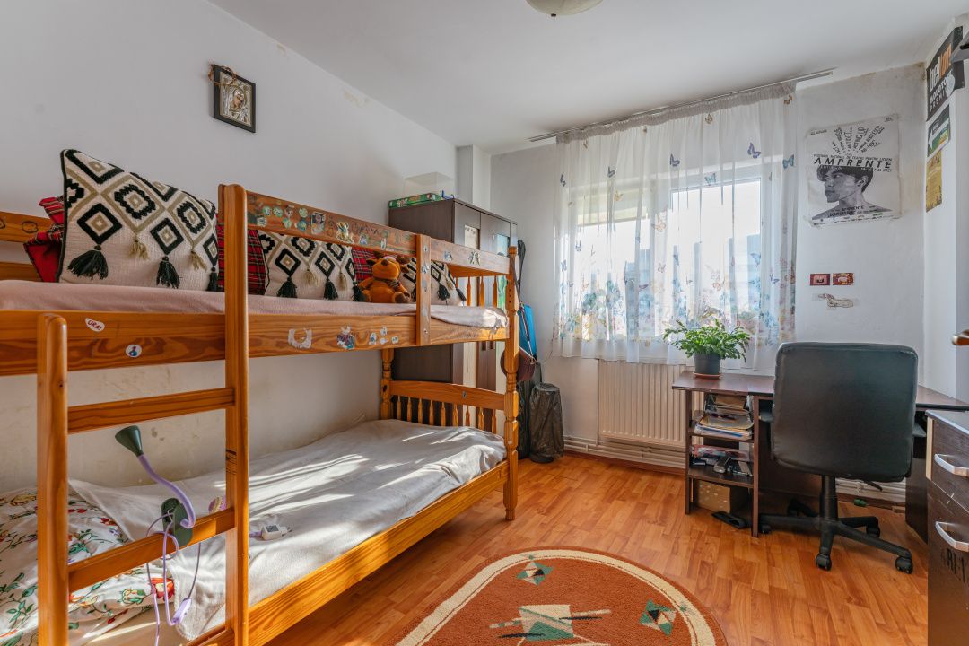 Apartament 4 camere de vânzare – 80 mp – Str. Carpaților – Vedere Tampa – fotografia 3 din 9
