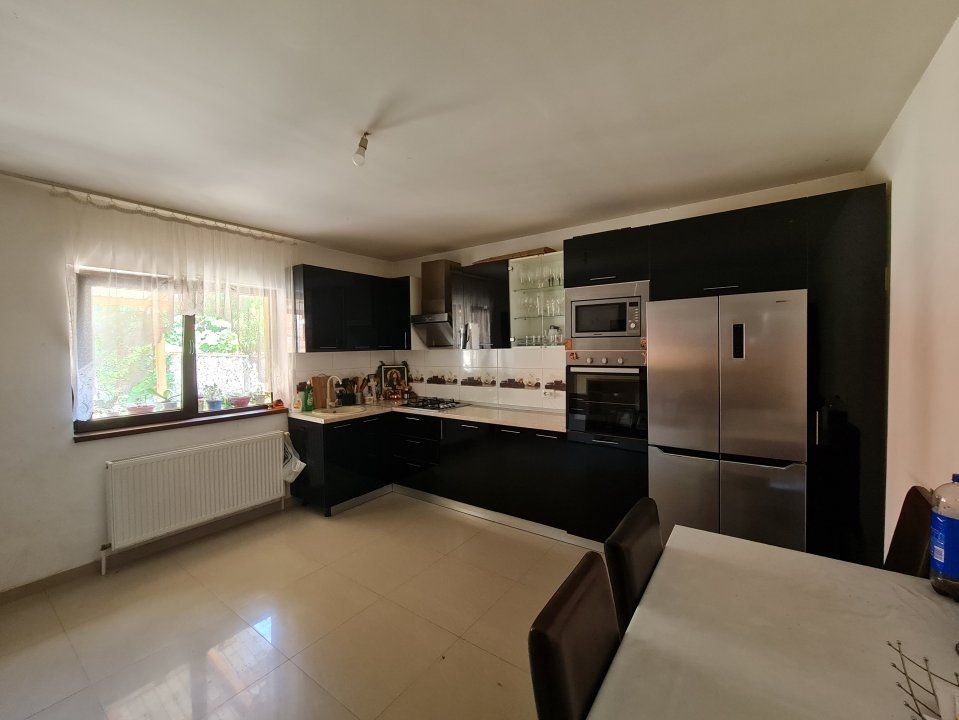 Vila foarte spațioasa - Pret redus - Dragomiresti-Vale – fotografia 3 din 22