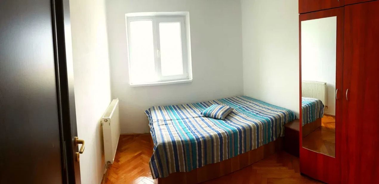 Inchiriez apartament CETATE - 3 camere plus living cu bucatarie – fotografia 4 din 6