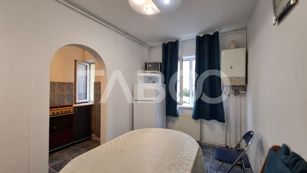 Apartament 3 camere de vanzare semidecomandat 45 mp zona Vasile Aaron – fotografia 6 din 9