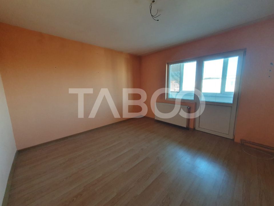 Apartament 3 camere decomandat 80 mp + 2 balcoane zona Teiului – fotografia 3 din 13