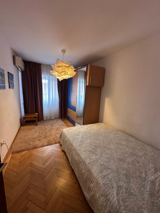 Apartament 3 camere de inchiriat, in zona Centrala -  vedere catre Blvd Mircea – fotografia 7 din 16