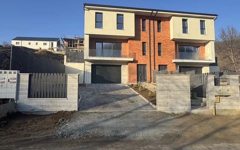Duplex de vanzare, D+P+E, garaj 190mp utili, Tauti