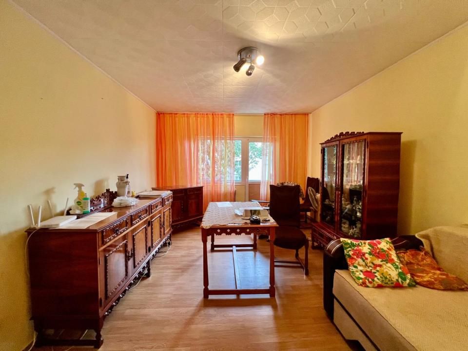 Apartament 4 camere, decomandat, 76mp utili, etaj 1 - Zona Soarelui – fotografia 2 din 12