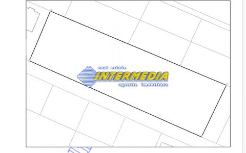 TEREN Intravilan 4100 mp  D=36 m CETATE Dealul Furcilor cu toate utilitatiile.