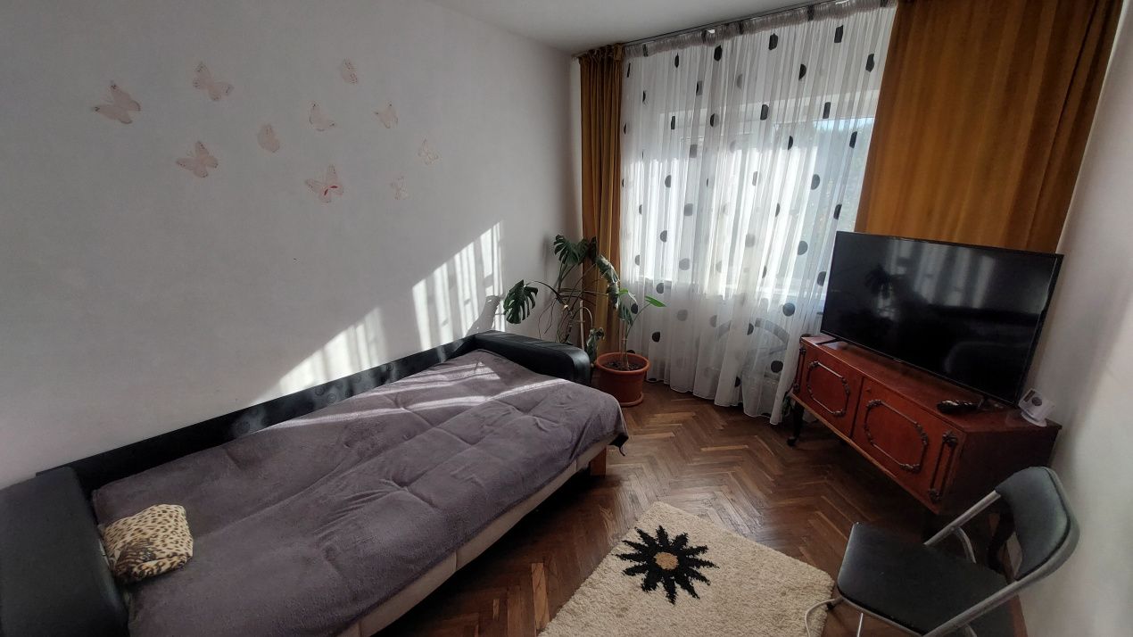 Apartament 3 camere, decomandat, parter, cartierul 1 Mai, zona Pelendava – fotografia 3 din 7