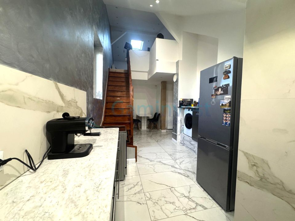 Apartament 3 camere de vanzare, ultracentral, str.Republicii, Oradea – fotografia 1 din 11