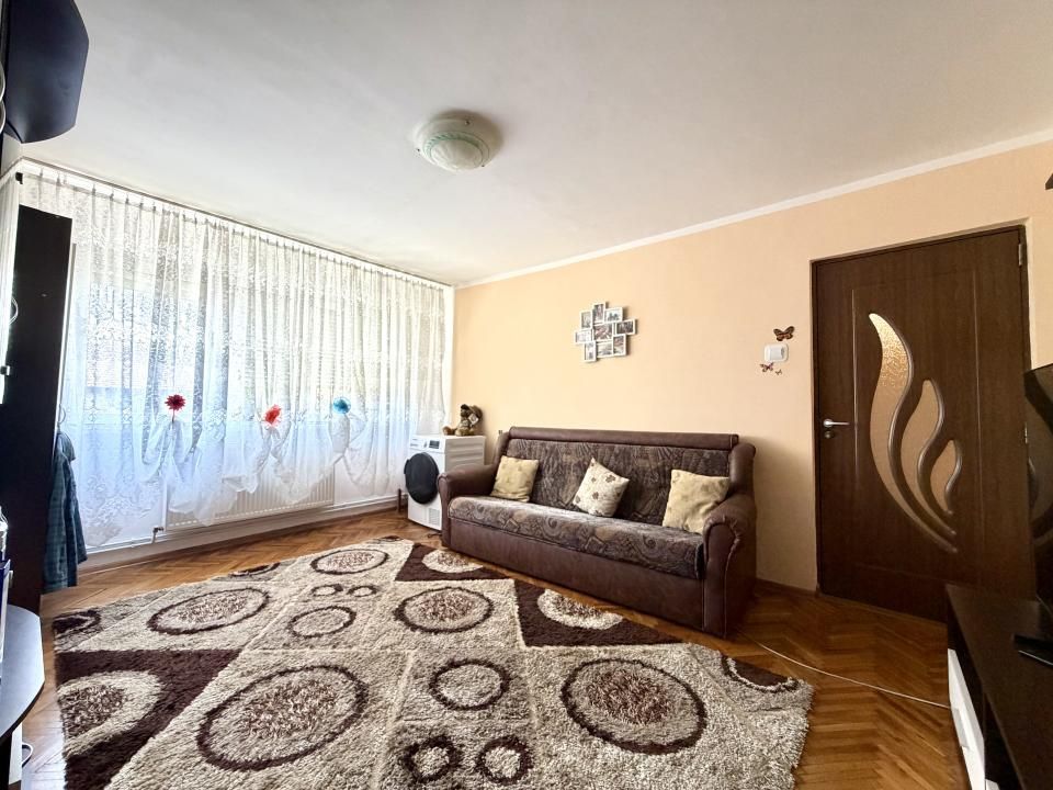 Apartament spatios, 4 camere, mobilat/utilat cu boxa in CF - zona Dacia – fotografia 1 din 11