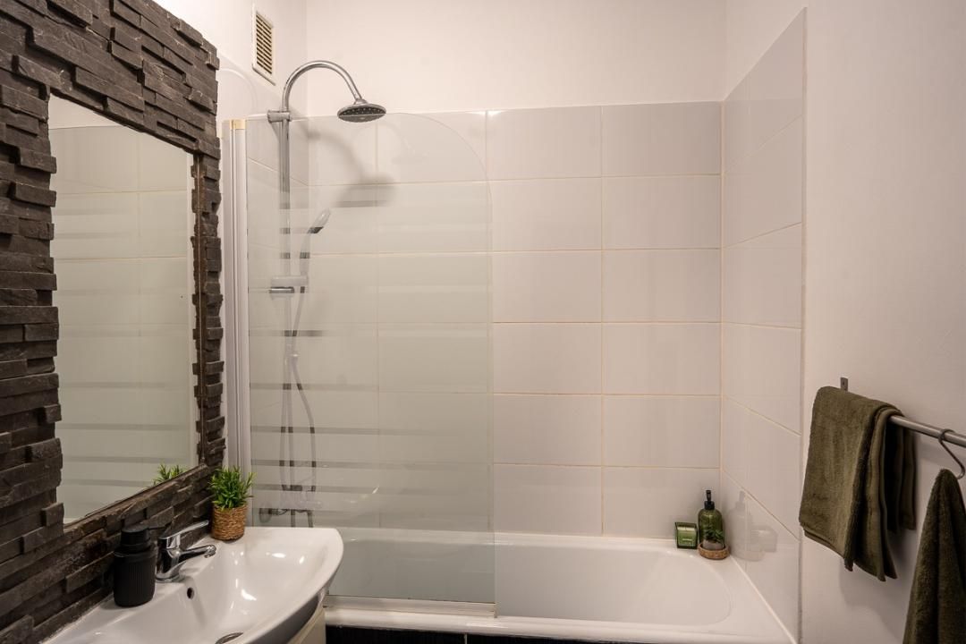Garsonieră mobilată și utilată, 28 mp, etaj 2, cu loc de parcare – fotografia 5 din 5