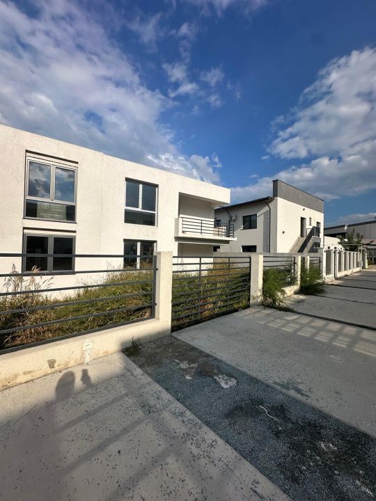 Duplex P+1 de vânzare în Mamaia Sat – 2 dormitoare, birou, terasă acoperită – fotografia 1 din 12