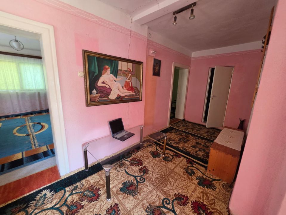 Casa la tara, Apoldul de Sus, 4 camere dormitoare, anexe, pivnita, teren 1200 mp – fotografia 17 din 43
