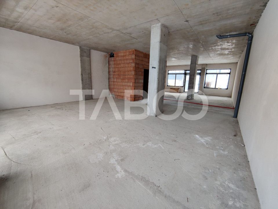 Spatiu comercial open space generos stradal cu vitrine Turnisor Sibiu – fotografia 4 din 8