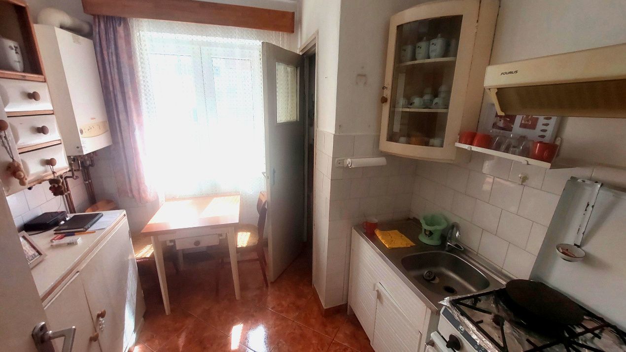 Apartament cu 3 camere spatios in bloc de caramida, etajul 1,  CETATE - Bulevard – fotografia 6 din 8