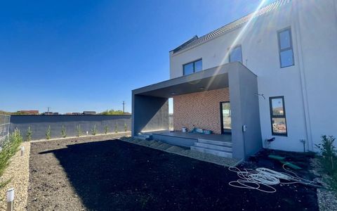 Triplex modern, 4 camere, 103 mp utili, 316 mp teren - Zona Sacalaz