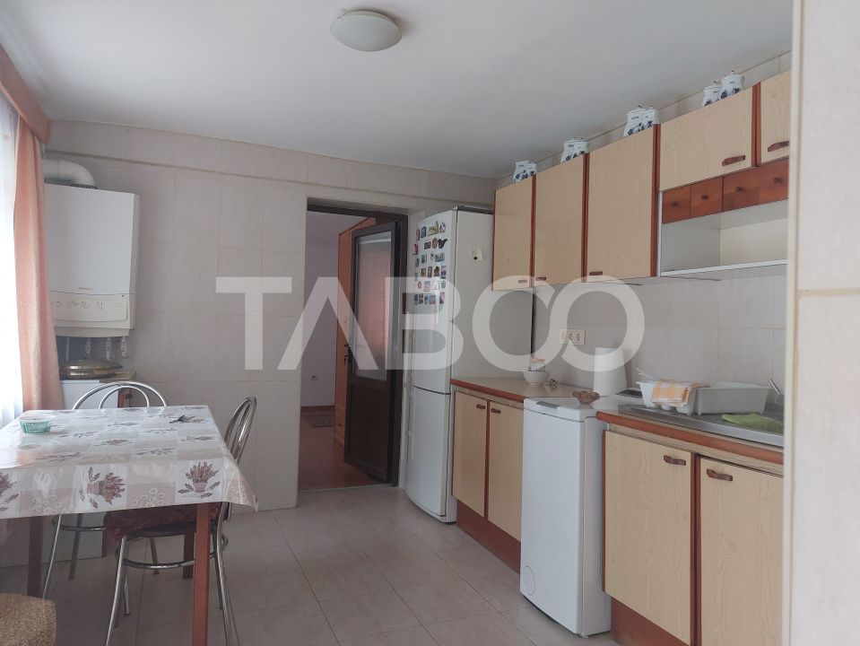 Apartament la casa 119 mpu 5 camere 2 bucatarii 3 bai gradina Cisnadie – fotografia 15 din 19