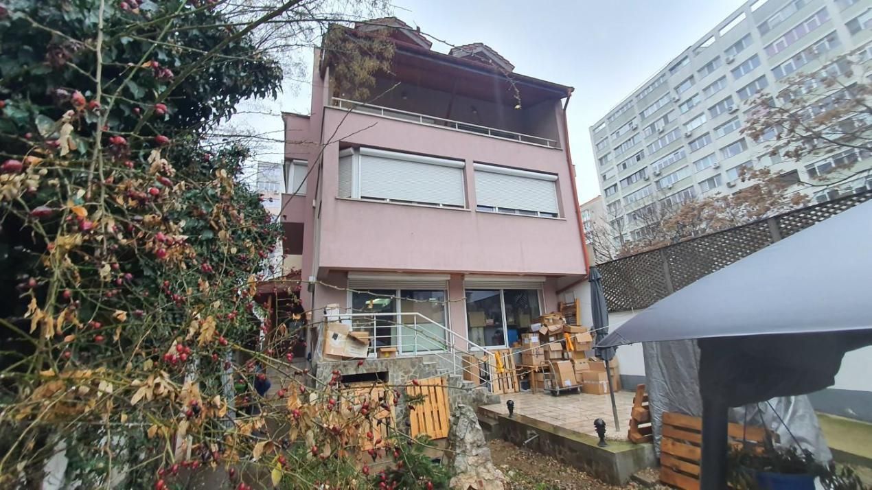 Vilă spațioasă de închiriat Basarabia | 11 camere | Arena Națională – fotografia 1 din 6