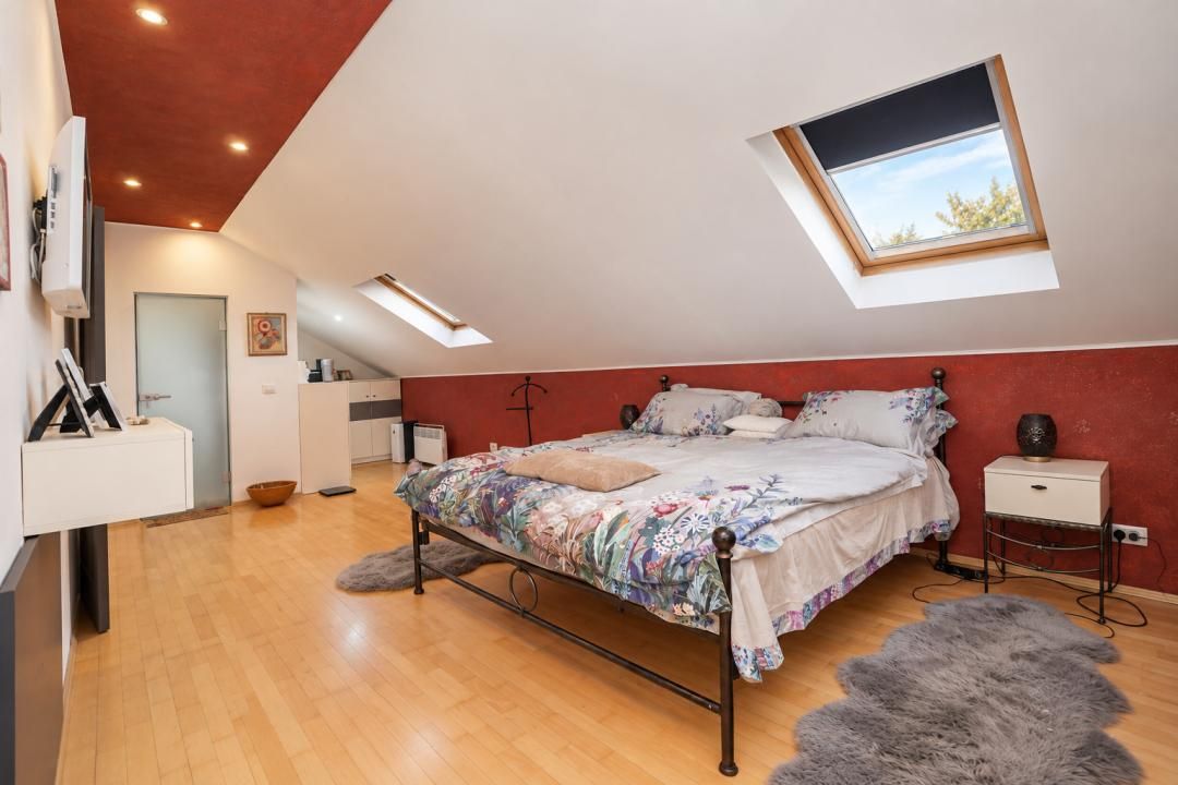 Vilă 8 Camere | 428 MP | Teren 703 MP | 4 Garaje | Voluntari – fotografia 22 din 27