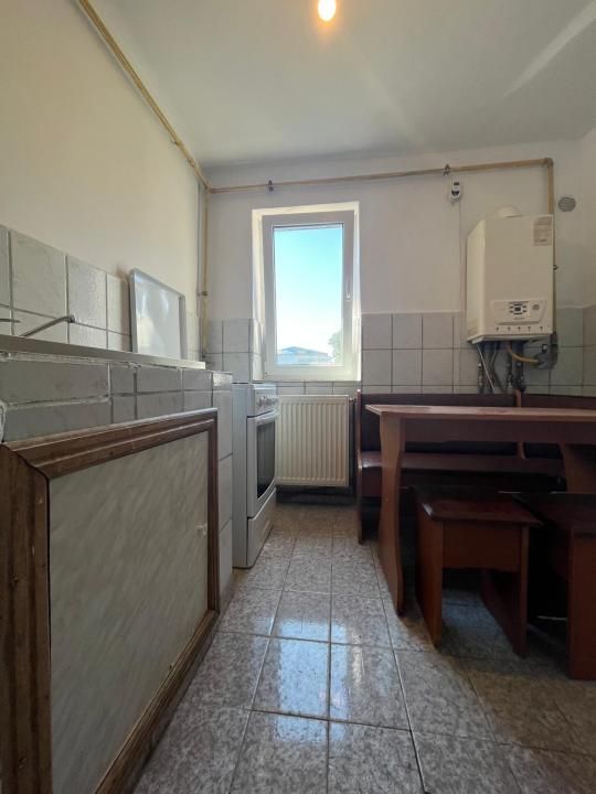 Vanzare 2 camere curat liber decomandat et 3 central Gaesti – fotografia 7 din 16