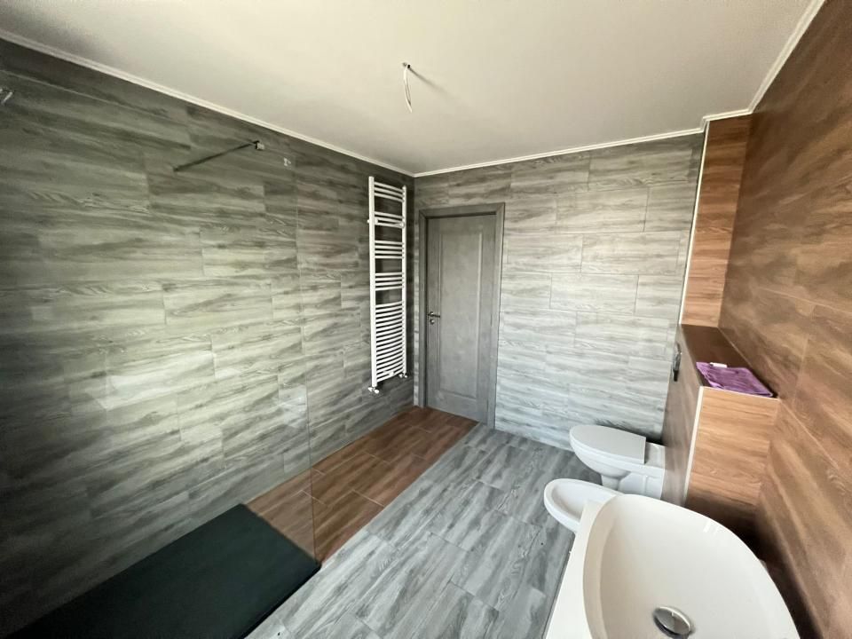 Apartament-4 Camere-Decomandat-Mobilat-Utilat-Parcare-etaj 1-Izvor-Tarlungeni – fotografia 13 din 14
