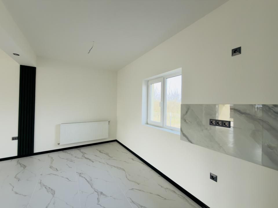 Duplex despartit prin camera tehnica, 3 camere - Beregsau Mare – fotografia 6 din 21