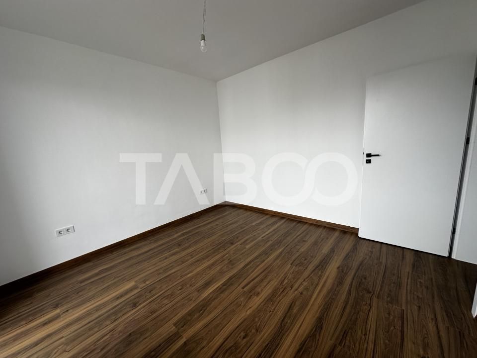 Apartament de vanzare 3 camere 2 bai logie balcon zona Brana Selimbar – fotografia 3 din 7