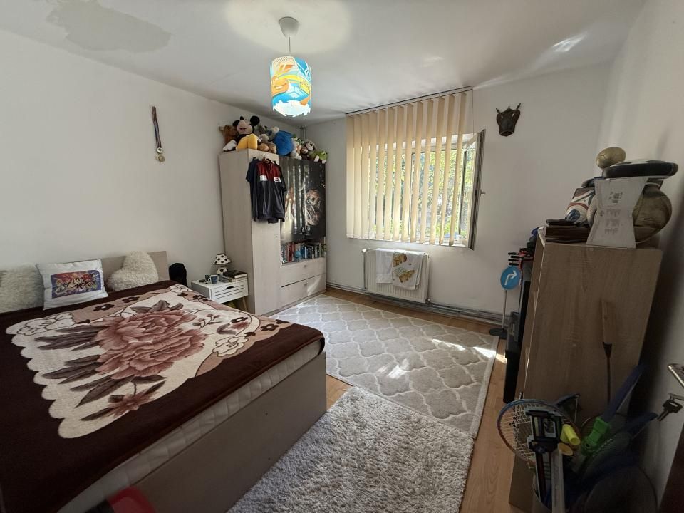 Apartament cu 3 camere, decomandat, parter - Baba Dochia – fotografia 1 din 7